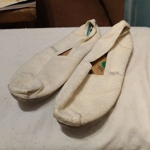 Bob's by Skechers Cream lace slip ons. Sz 11